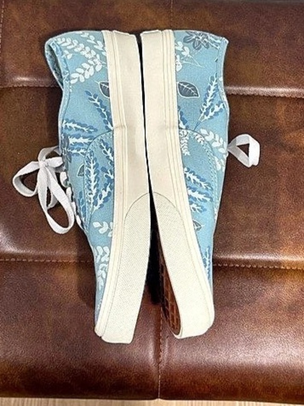 Vans Floral Blue & White Sneakers NEW without box - Picture 3 of 4